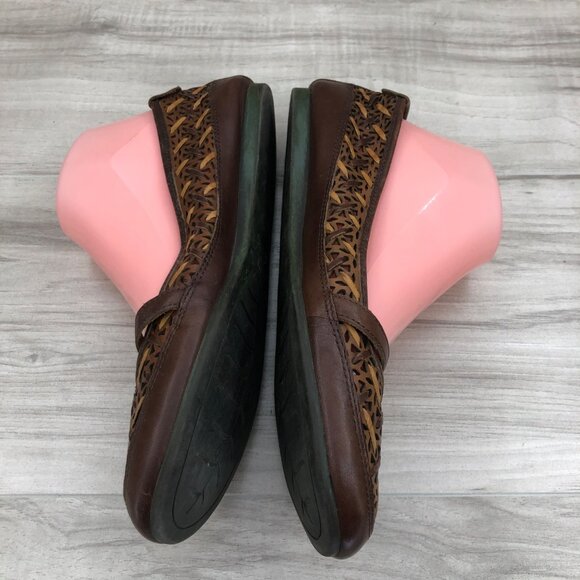 Nurture Flats Women's 9 Brown Leather Slip On Buckle Strap Sandal Shoes - Picture 8 of 12